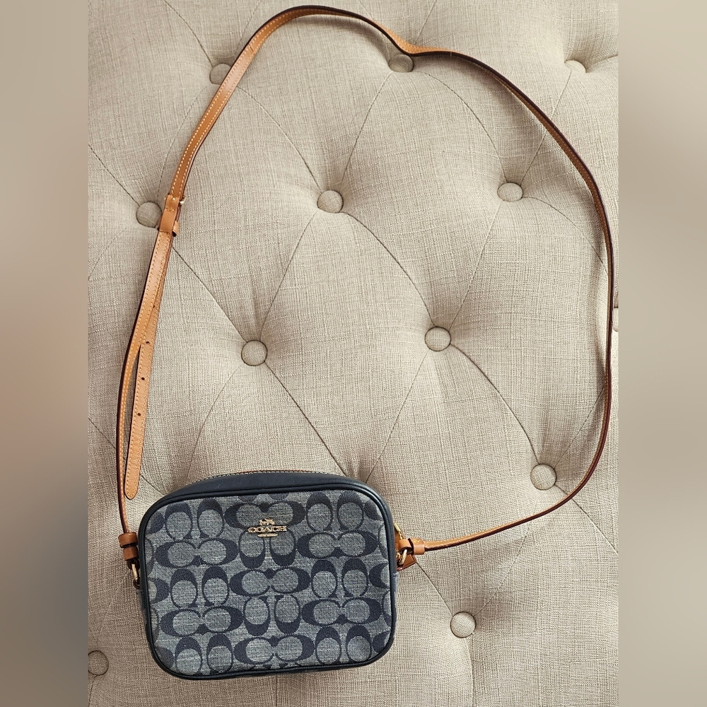 Small Coach purse with strap